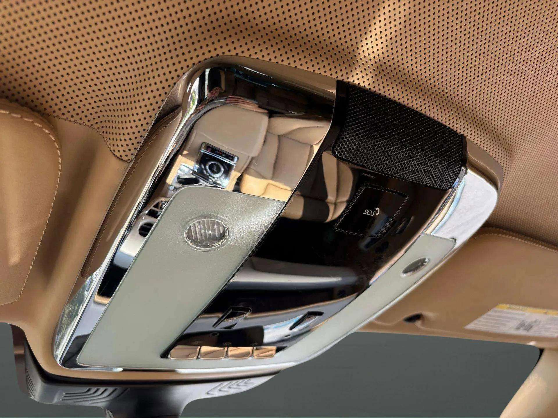 Used 2019 Rolls-Royce Phantom Sedan image 31