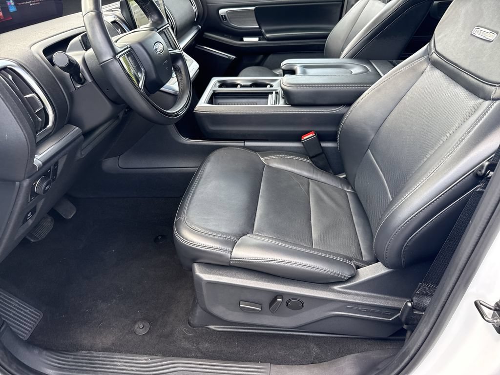 Used 2025 Ford Expedition Max Platinum w/ Driver's Package AWD/4WD image 9