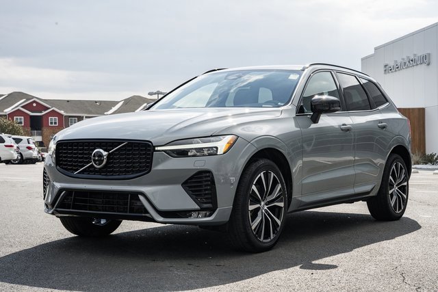 Used 2024 Volvo XC60 B5 Plus image 3