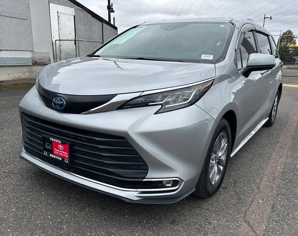 Certified 2022 Toyota Sienna XLE w/ XLE Plus Package FWD image 1