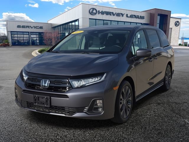 Used 2025 Honda Odyssey Touring image 1