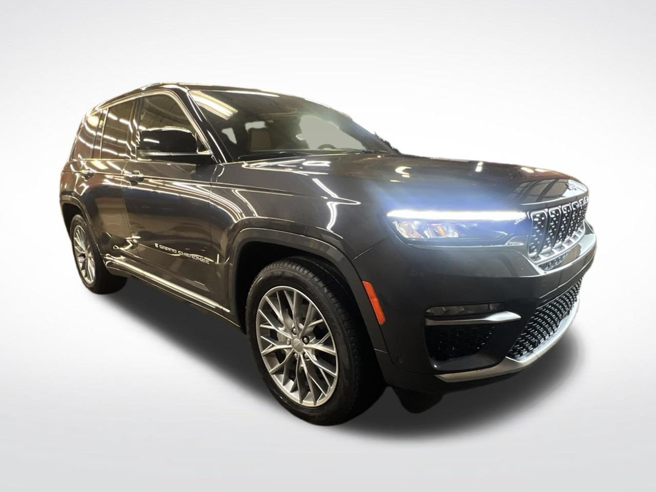 Used 2025 Jeep Grand Cherokee Summit AWD/4WD image 8