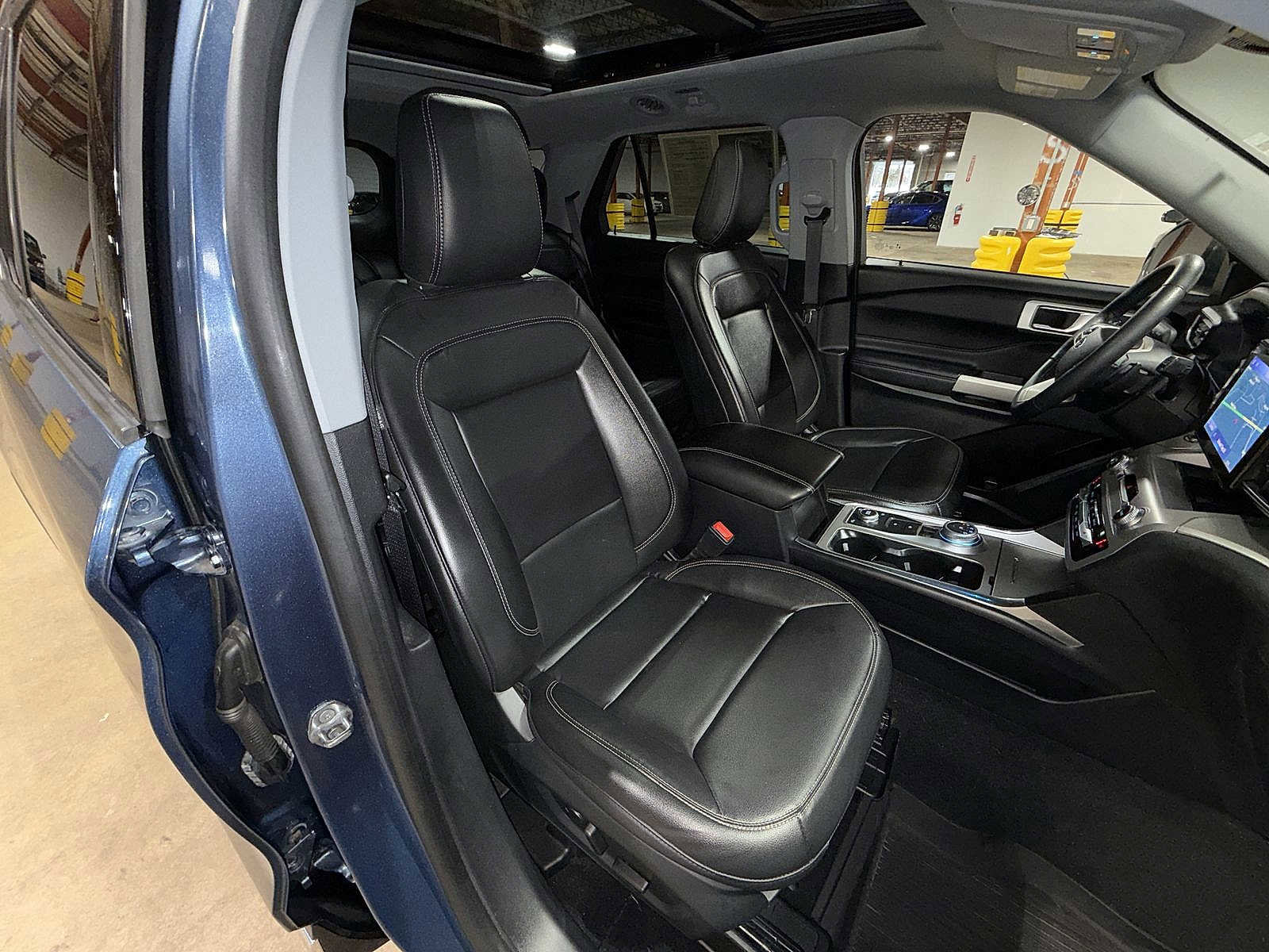 Used 2020 Ford Explorer XLT w/ Equipment Group 202A image 16