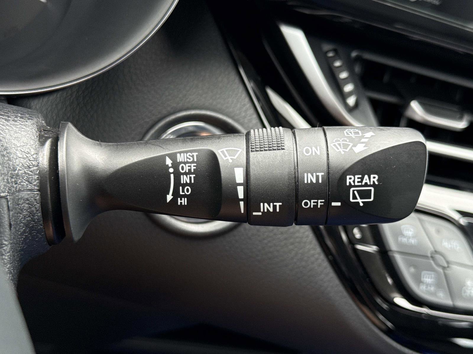 Used 2021 Toyota C-HR Limited image 11