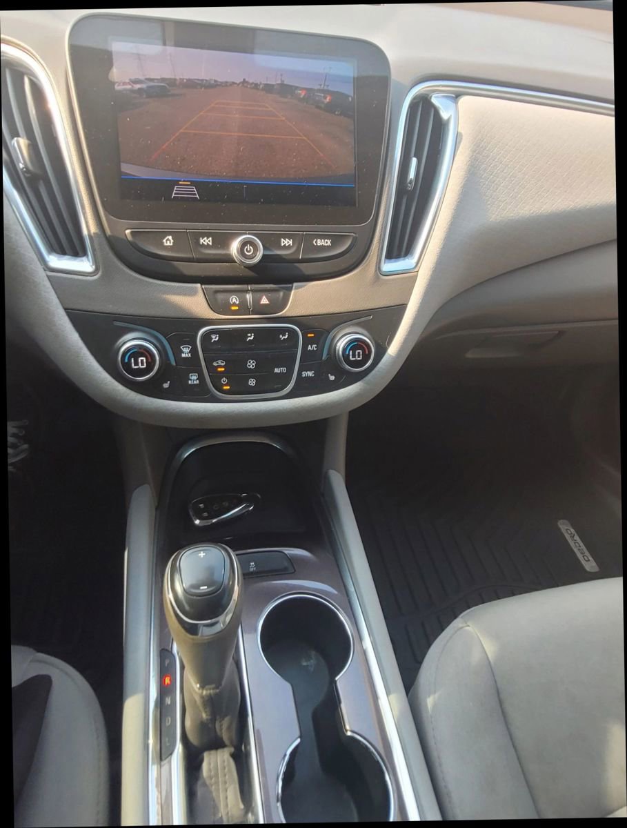 Used 2020 Chevrolet Malibu LT image 14