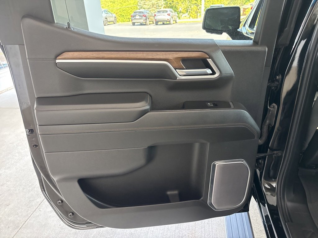 Used 2022 Chevrolet Silverado 1500 High Country w/ High Country Premium Package image 31