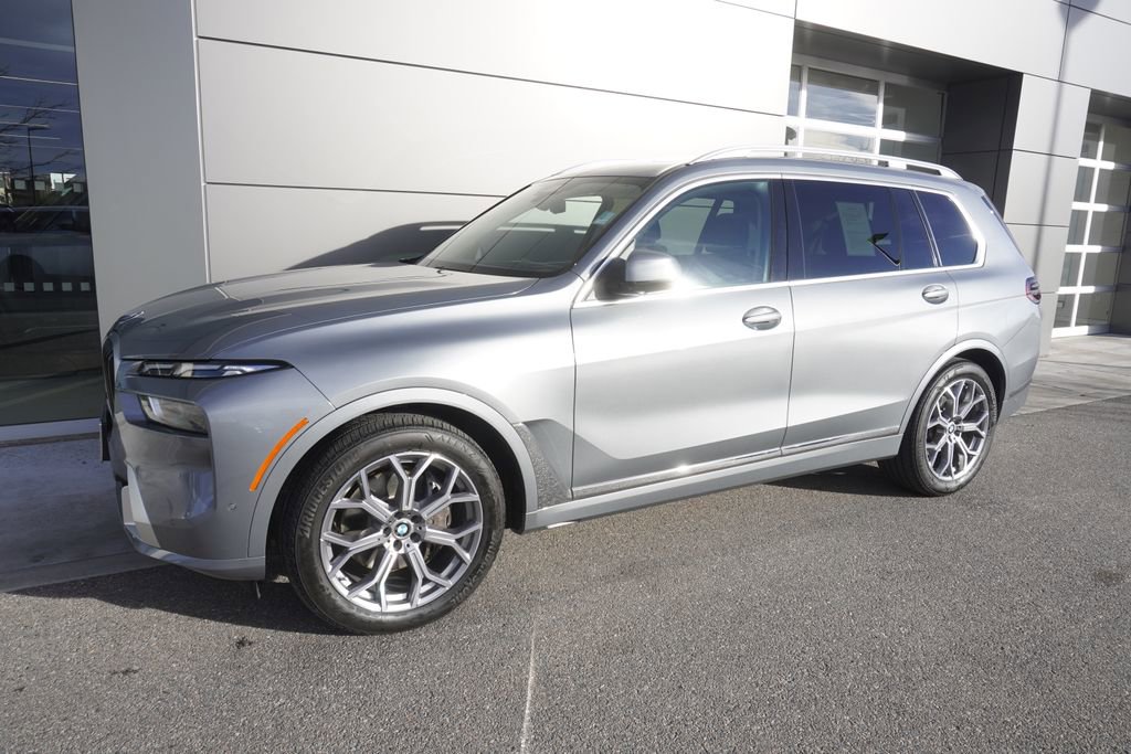 Used 2023 BMW X7 xDrive40i w/ Premium Package image 3