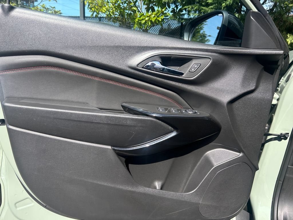 Used 2024 Chevrolet Trax RS w/ Sunroof Package FWD image 20