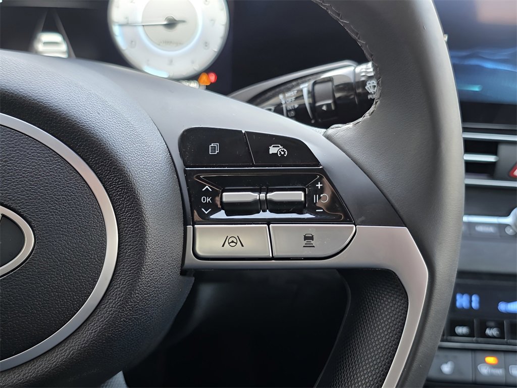 Certified 2025 Hyundai Elantra Limited image 28