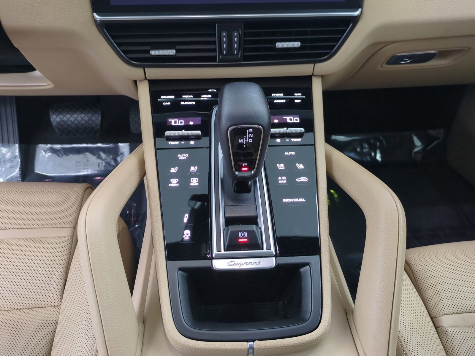 Certified 2023 Porsche Cayenne E-Hybrid image 13