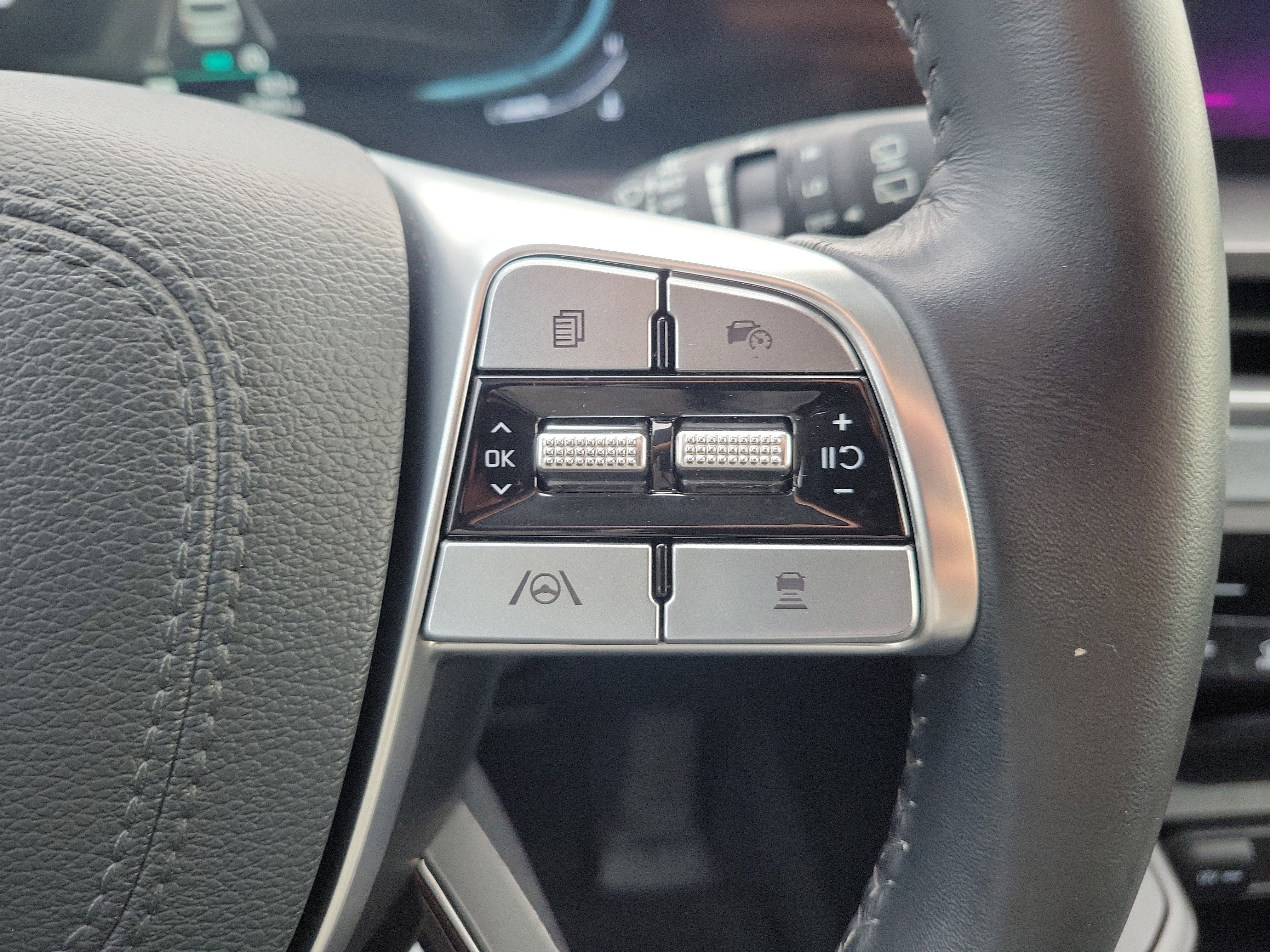 Certified 2025 Kia Telluride S image 29