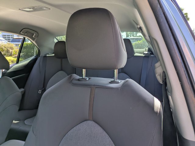 Used 2018 Toyota Camry LE image 14