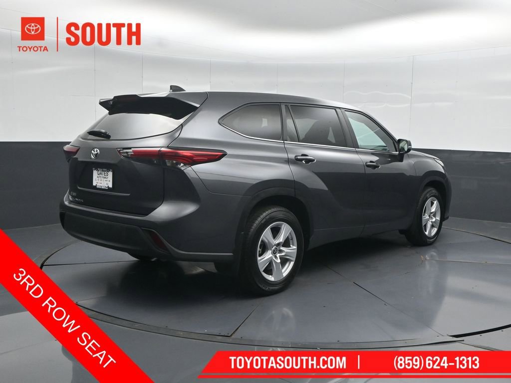Used 2023 Toyota Highlander L FWD image 2