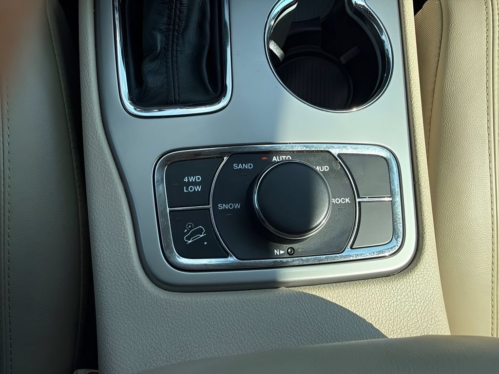 Used 2018 Jeep Grand Cherokee Limited AWD/4WD image 13