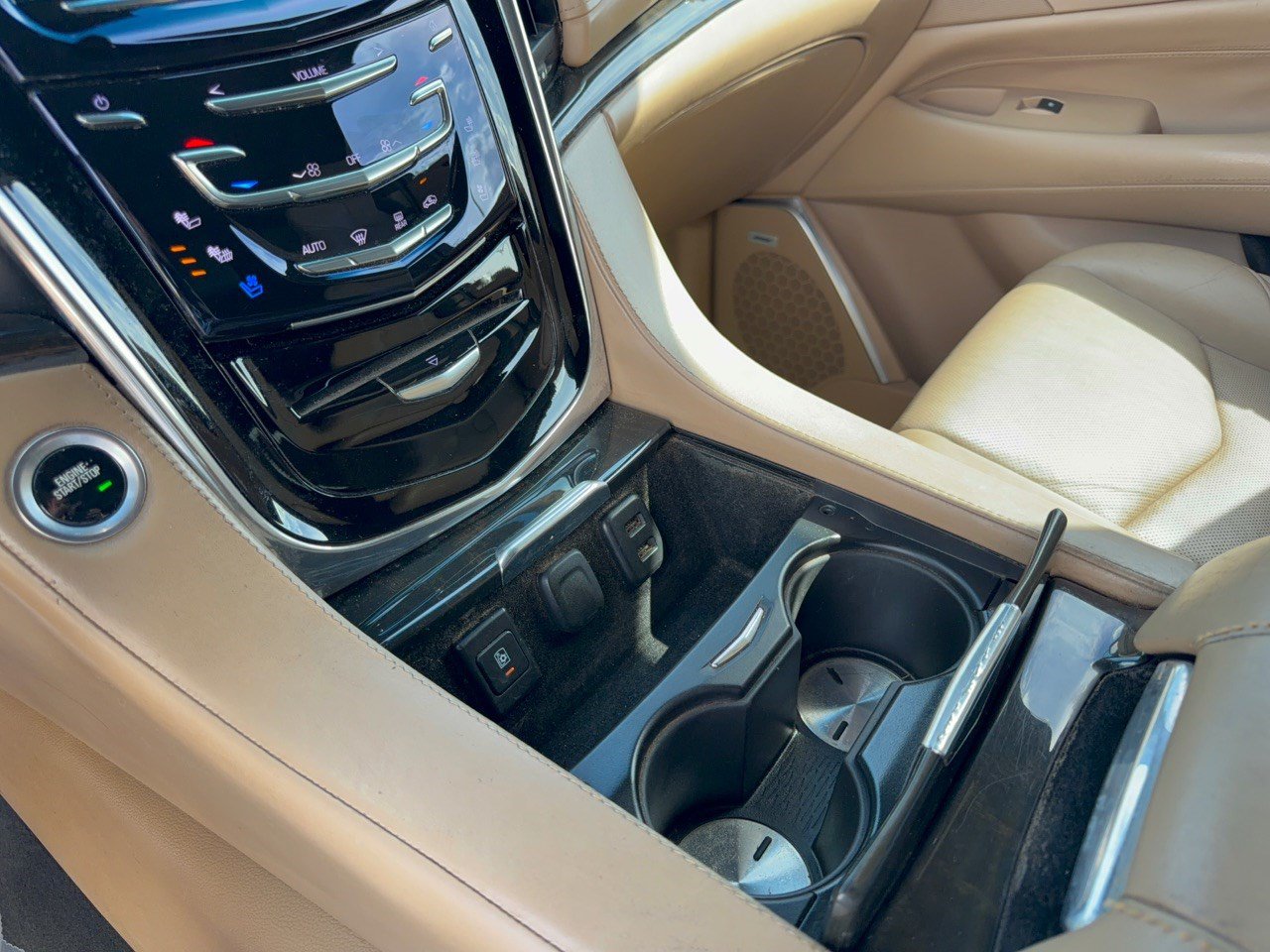 Used 2018 Cadillac Escalade ESV Platinum AWD/4WD image 22