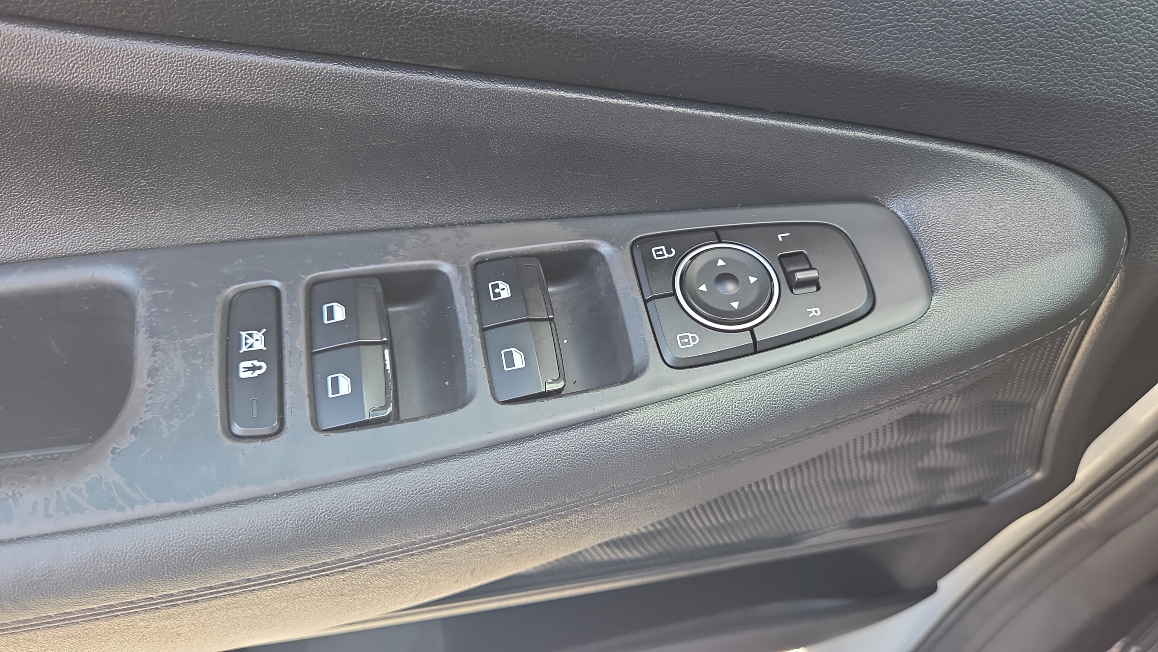 Used 2019 Hyundai Santa Fe SE FWD image 32