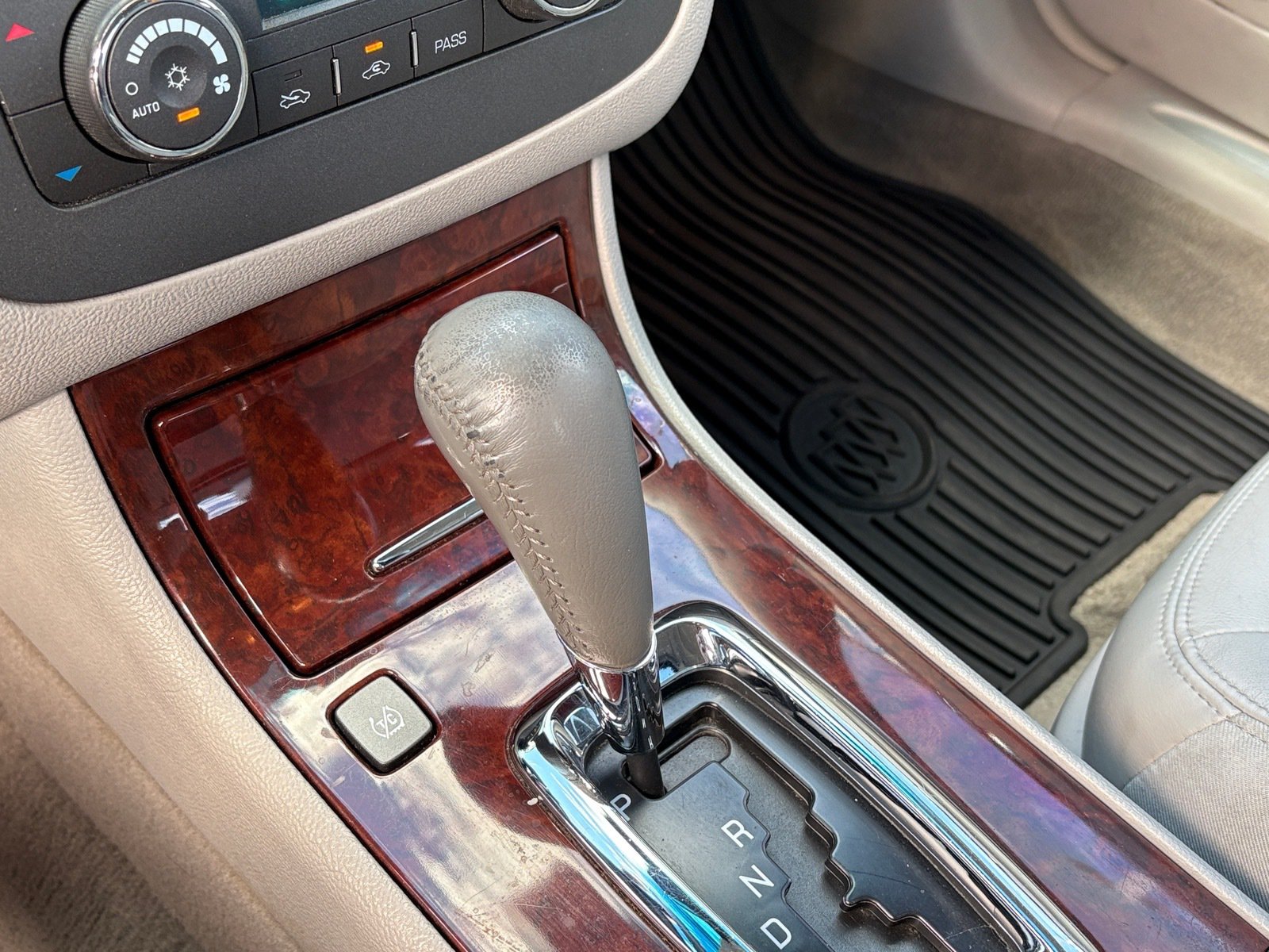 Used 2007 Buick Lucerne CXL FWD image 26
