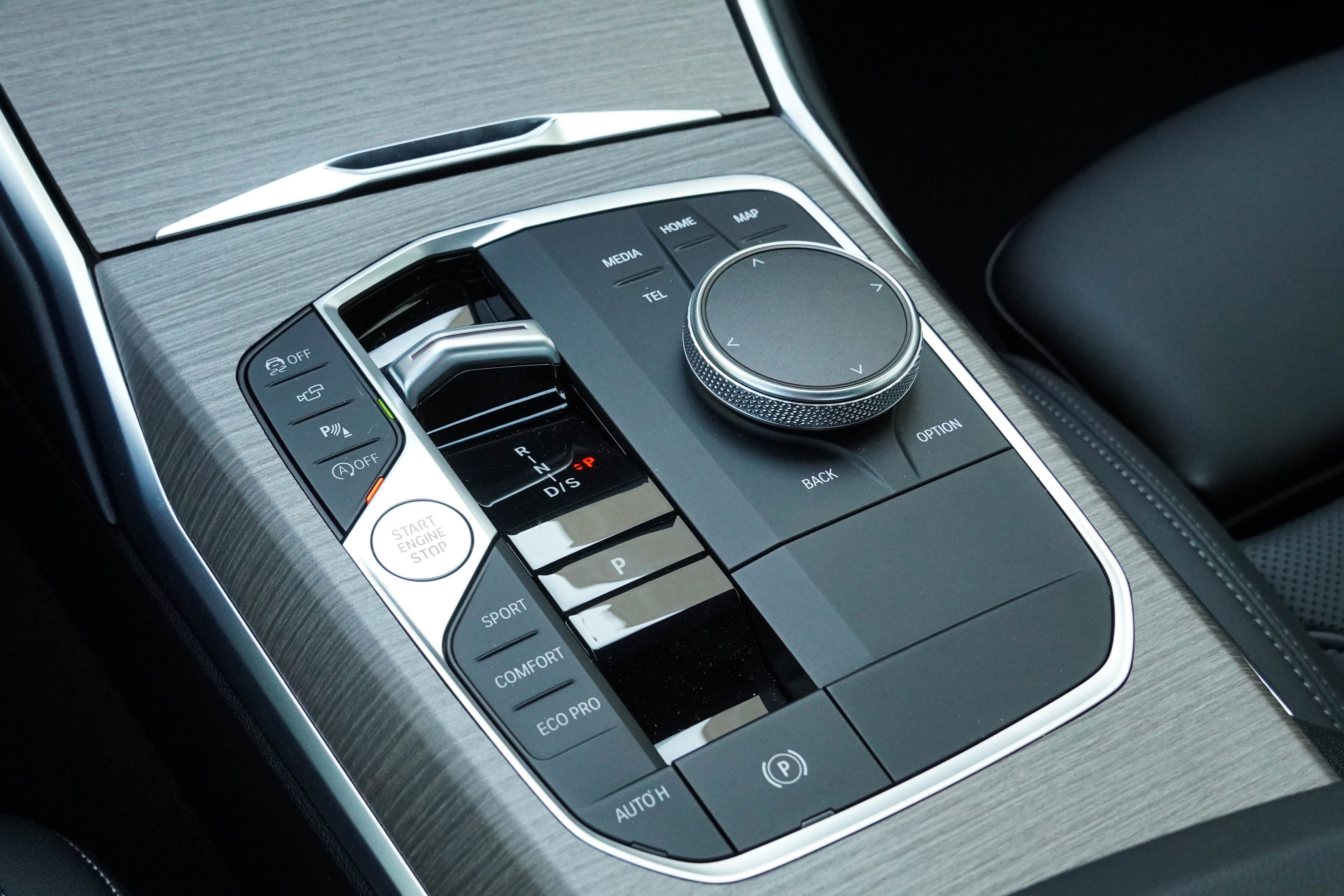 Certified 2025 BMW 330i Sedan RWD image 28