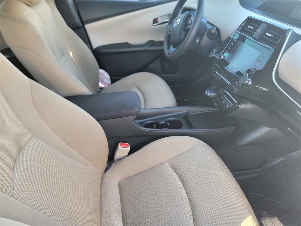 Used 2020 Toyota Prius LE image 21