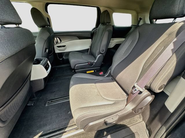 Used 2022 Kia Carnival LX FWD image 24