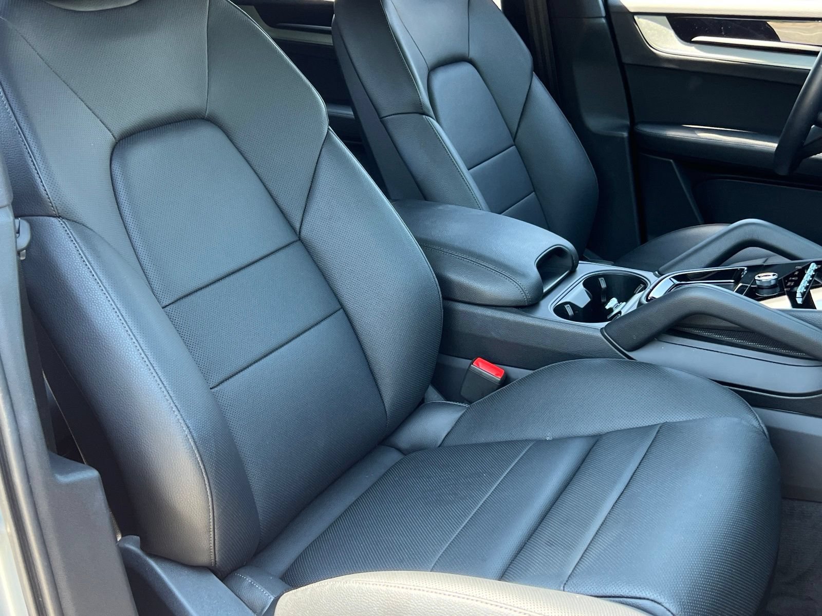 Certified 2025 Porsche Cayenne AWD/4WD image 17