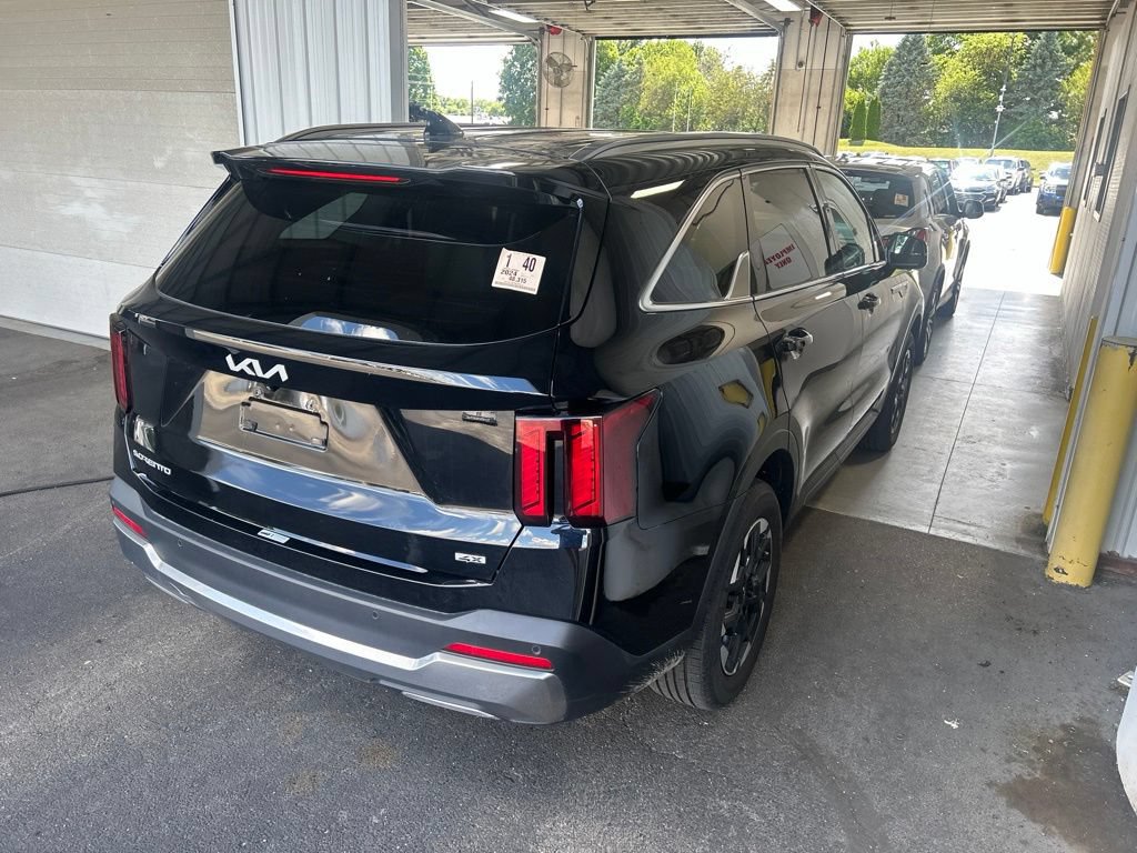 Used 2024 Kia Sorento S AWD/4WD image 7