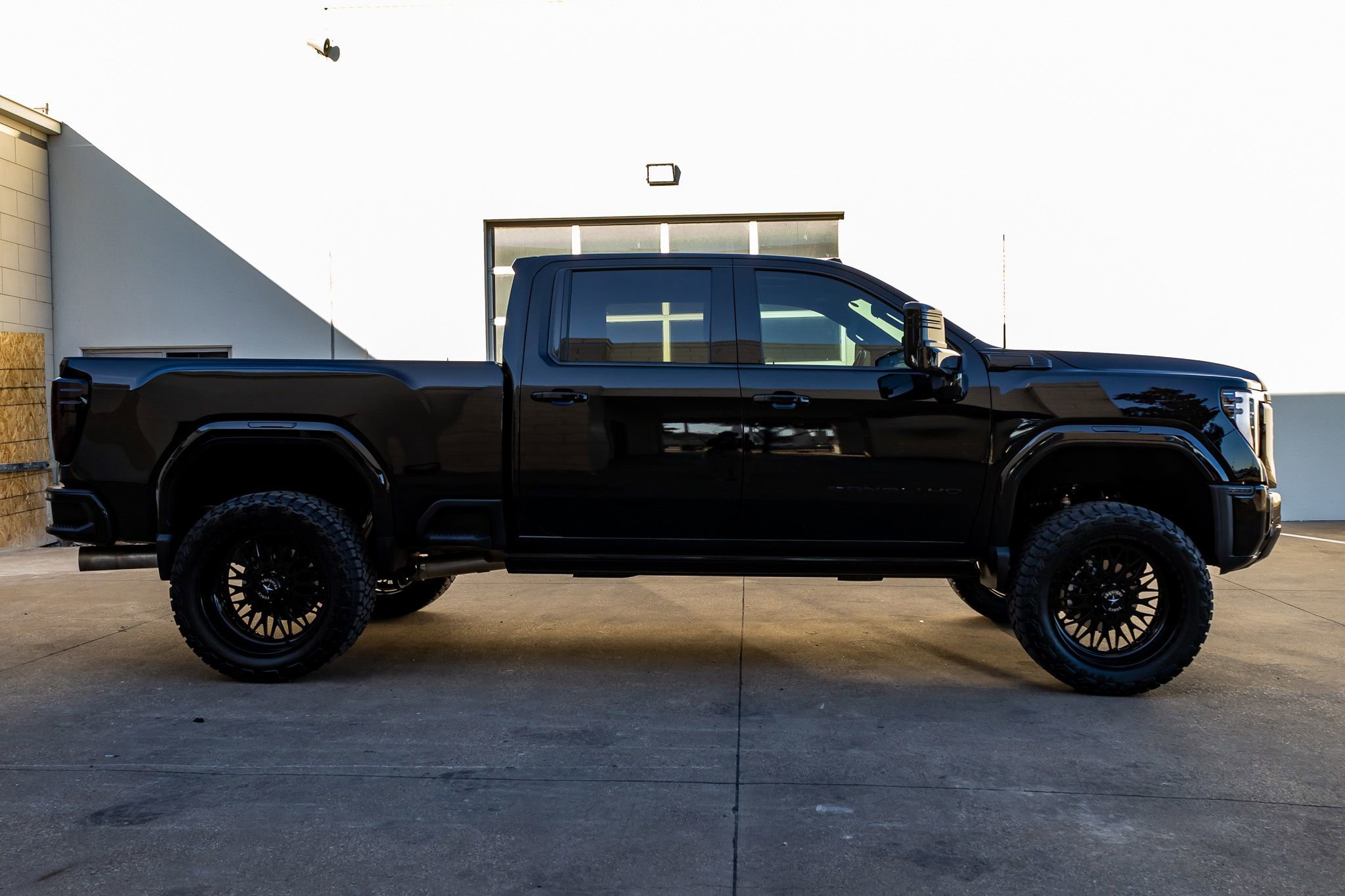 Used 2025 GMC Sierra 2500 Denali Ultimate image 11