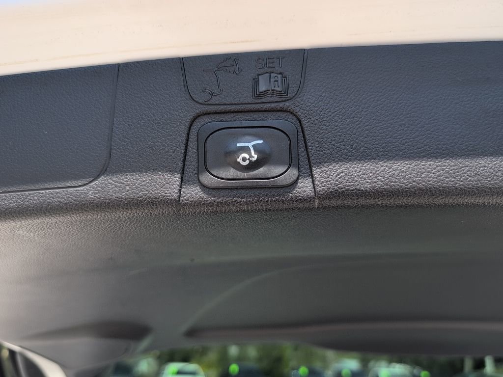 Used 2016 Ford C-MAX SE w/ Equipment Group 201A image 14