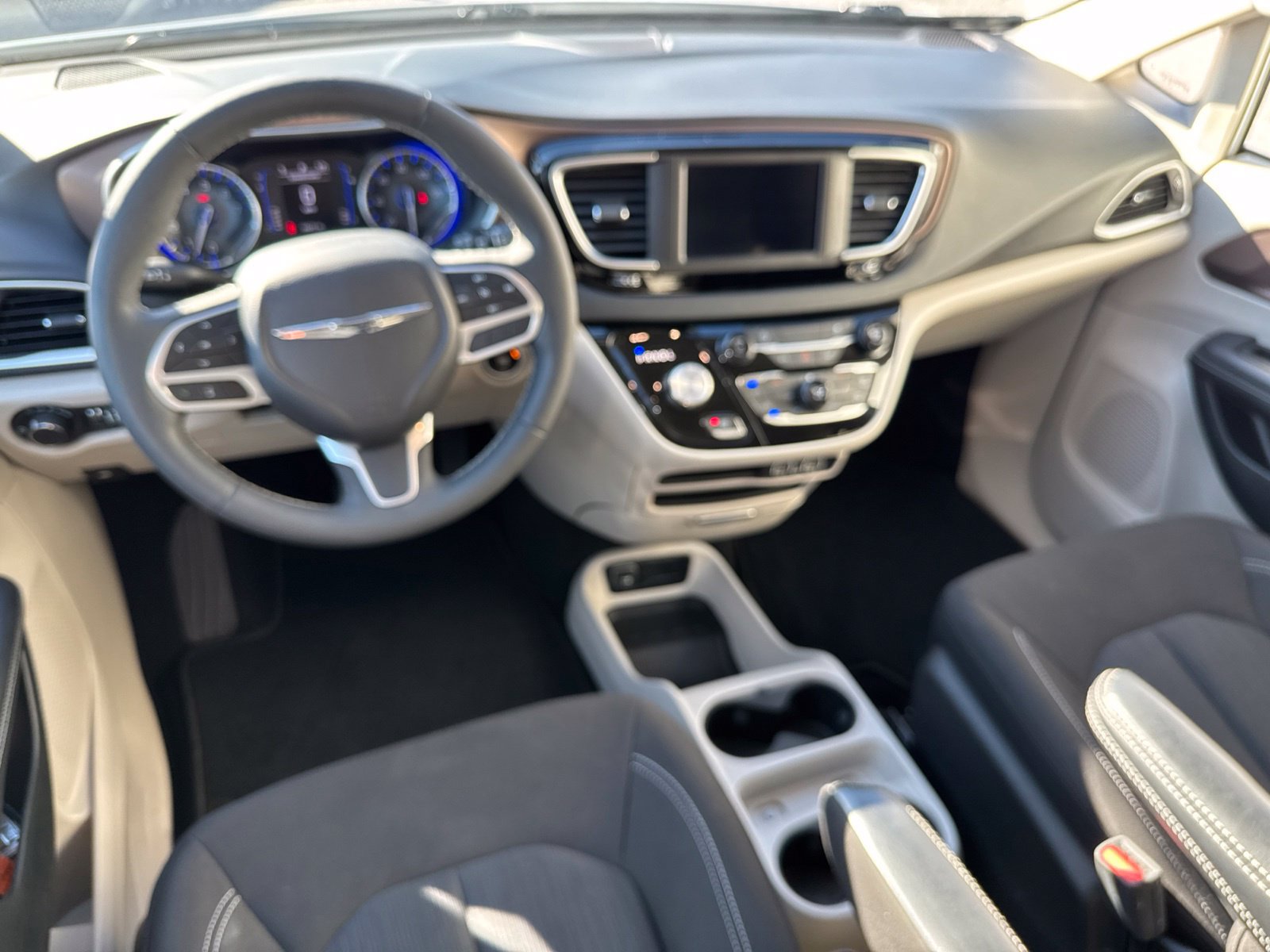 Used 2023 Chrysler Voyager LX FWD image 16