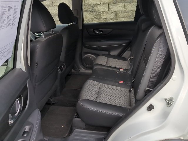 Used 2017 Nissan Rogue SV image 18