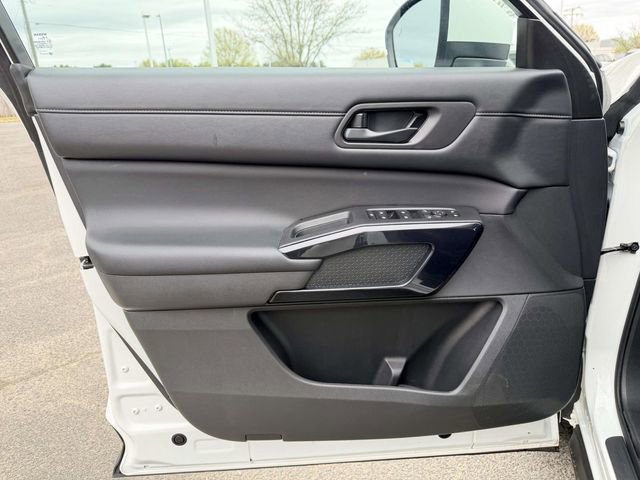 Used 2025 Nissan Pathfinder SV AWD/4WD image 14
