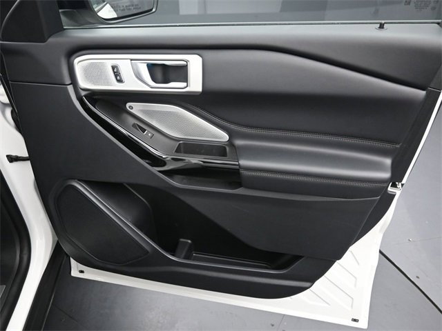 Certified 2022 Ford Explorer Platinum w/ Equipment Group 601A image 33