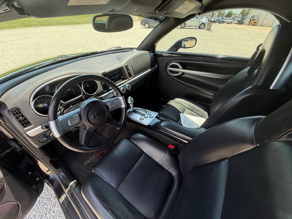 Used 2003 Chevrolet SSR w/ Preferred Equipment Group RWD image 12