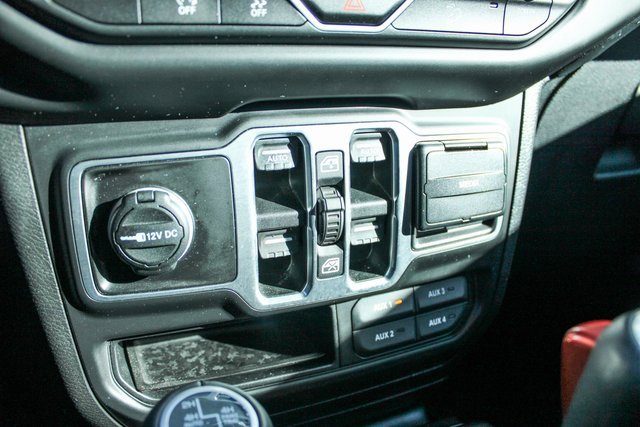 Used 2018 Jeep Wrangler Unlimited Sahara image 18