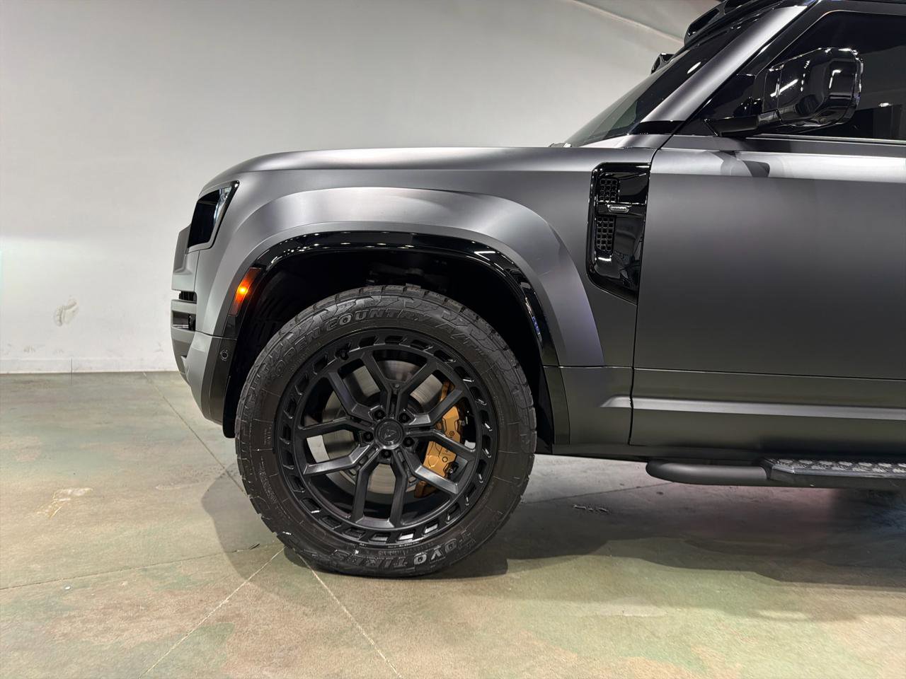 Used 2025 Land Rover Defender 110 image 2