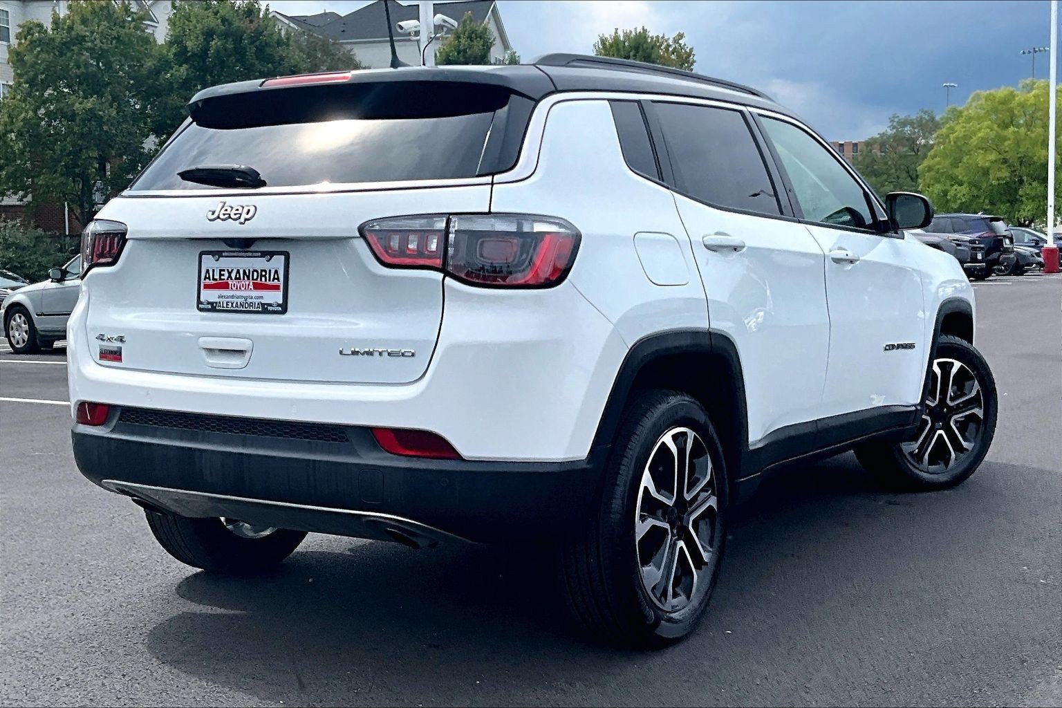 Used 2023 Jeep Compass Limited AWD/4WD image 12