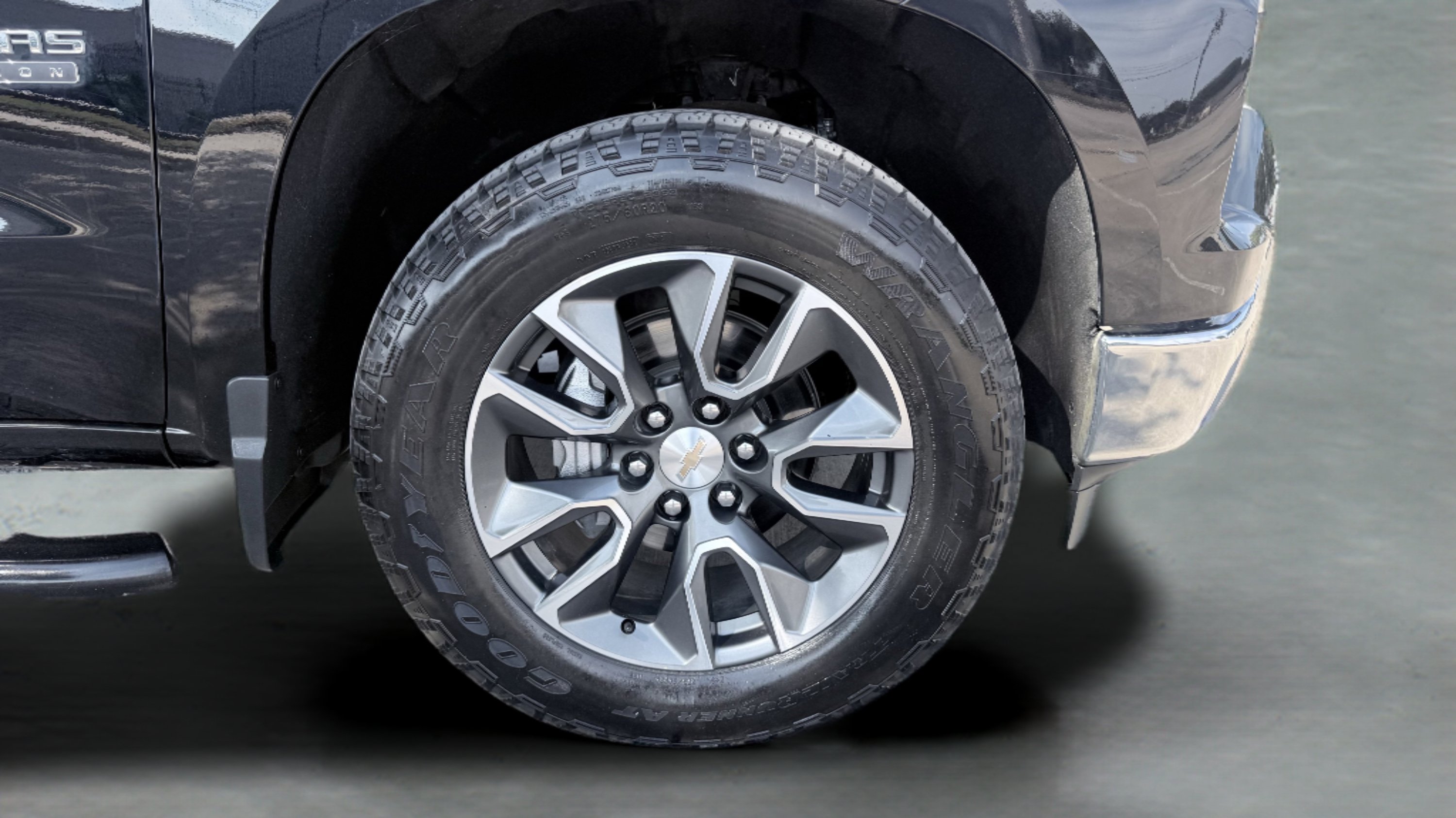 Used 2023 Chevrolet Silverado 1500 LT w/ Z71 Off-Road Package AWD/4WD image 9