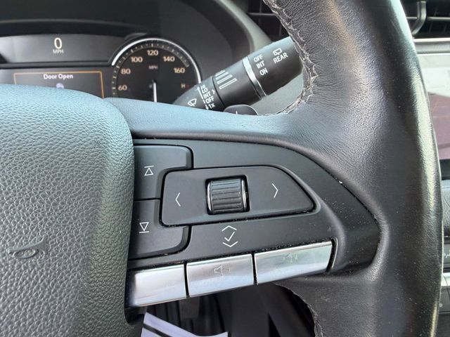 Used 2023 Cadillac XT4 Luxury w/ Cold Weather Package FWD image 16