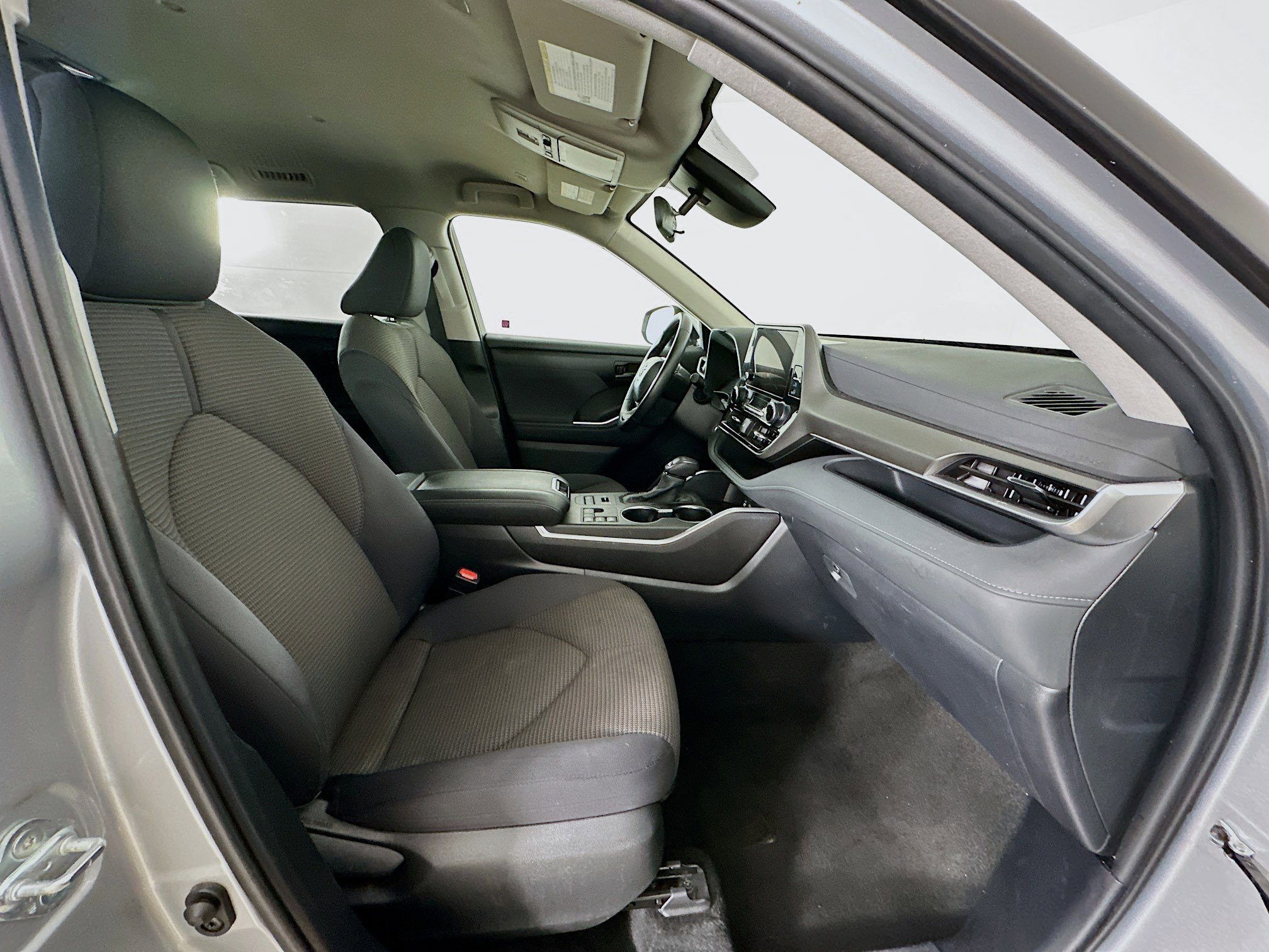 Used 2024 Toyota Highlander LE image 33