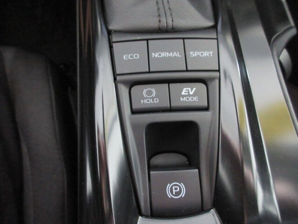 Used 2025 Toyota Camry LE w/ Convenience Package image 28