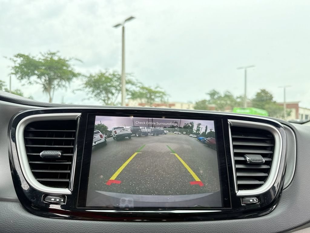 Used 2022 Chrysler Pacifica Touring-L FWD image 22