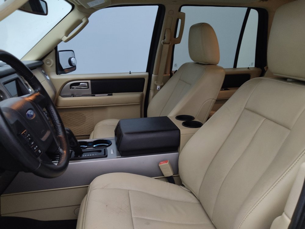Used 2017 Ford Expedition XLT w/ Equipment Group 202A RWD image 17