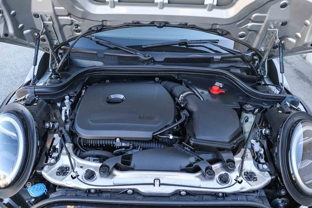 Used 2025 MINI Cooper 2-Door Hardtop image 31