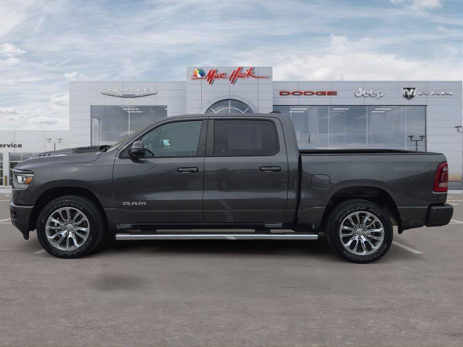 Used 2023 RAM 1500 Laramie AWD/4WD image 2
