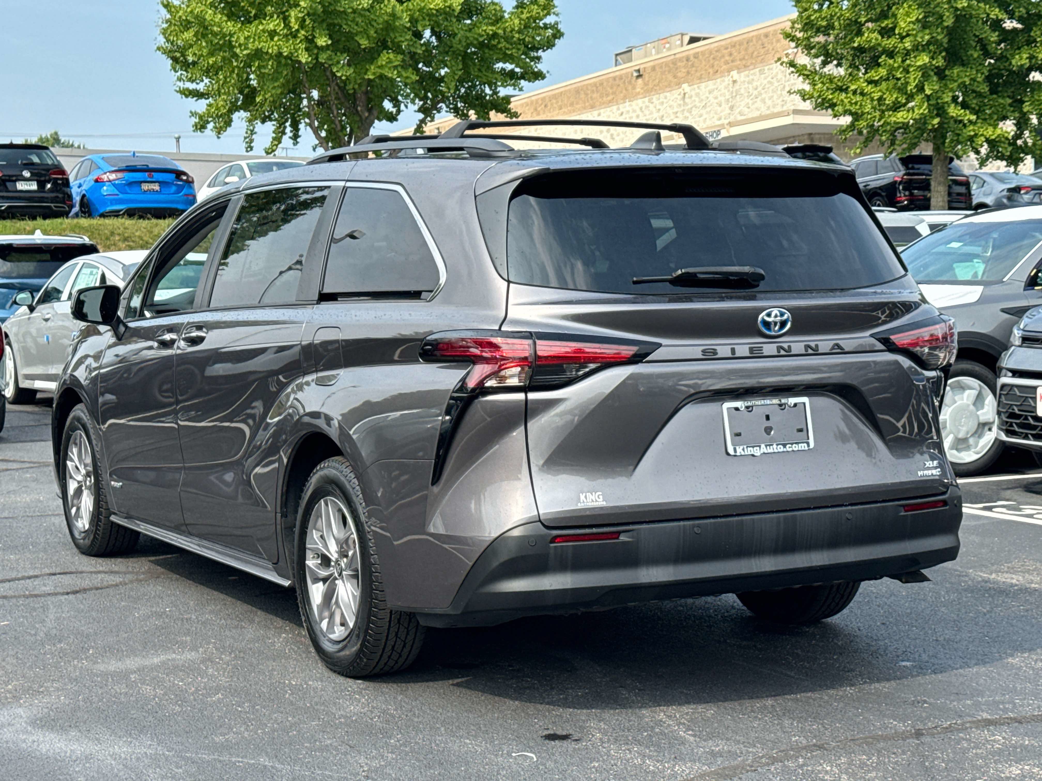 Used 2021 Toyota Sienna XLE FWD image 5