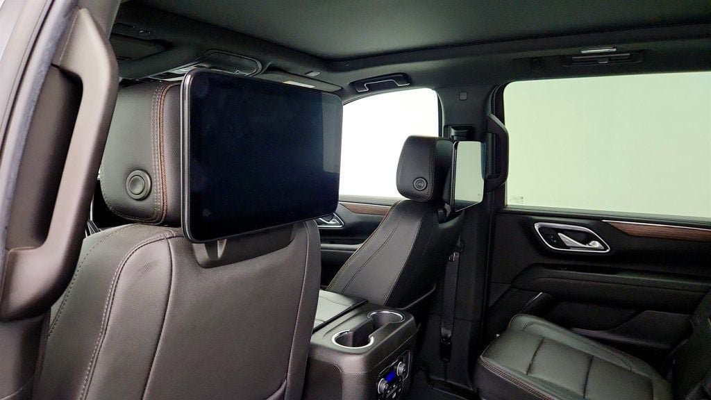 Used 2023 Chevrolet Suburban High Country w/ Advanced Technology Package AWD/4WD image 21