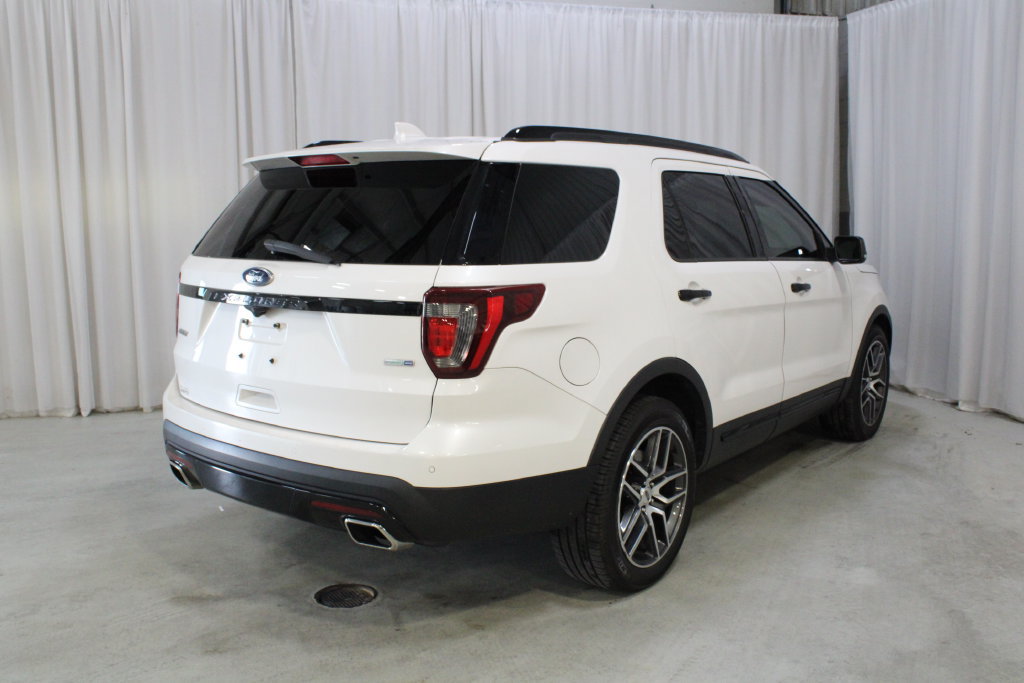 Used 2017 Ford Explorer Sport w/ Equipment Group 401A AWD/4WD image 27