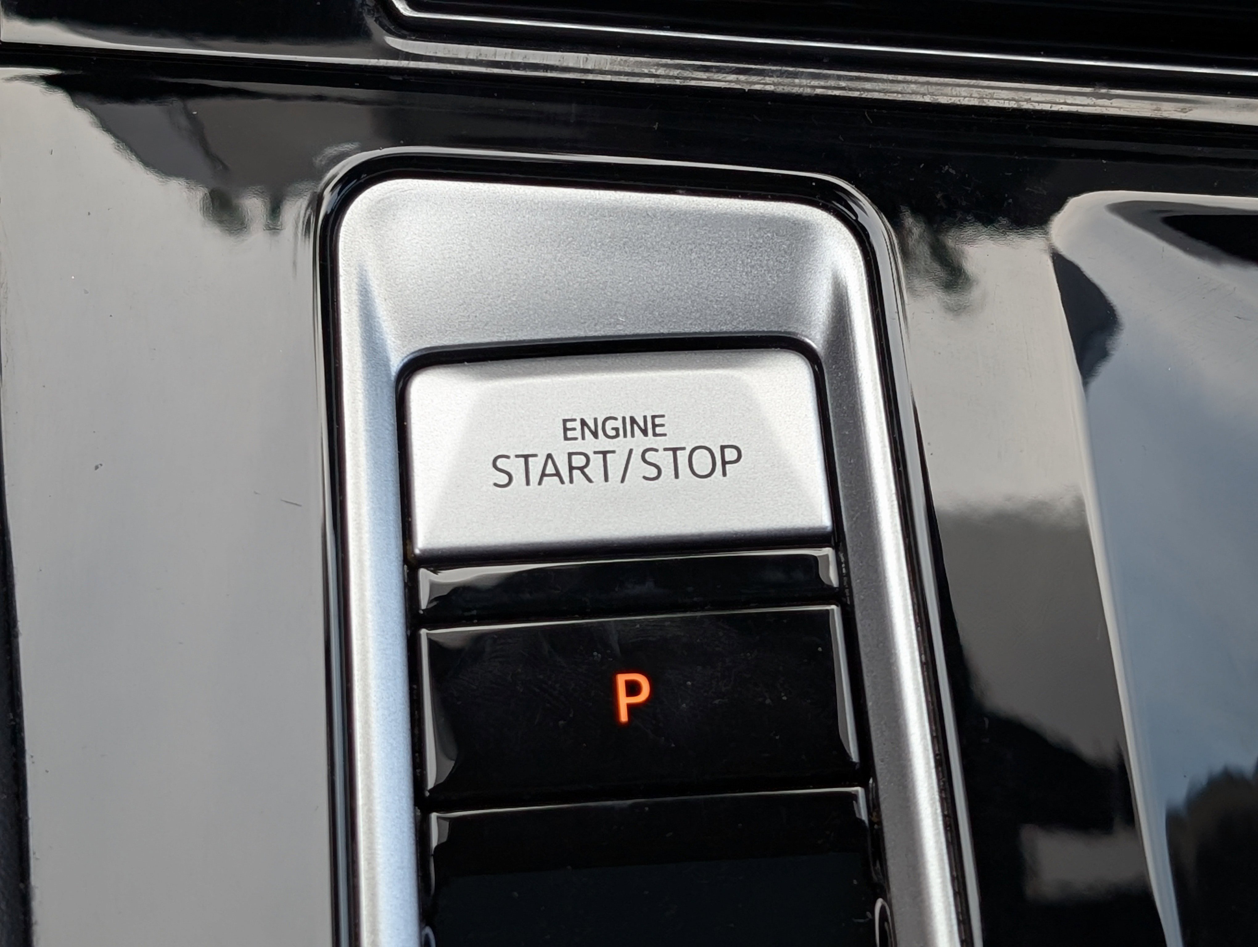 Used 2024 Volkswagen Atlas Cross Sport SEL Premium R-Line image 31