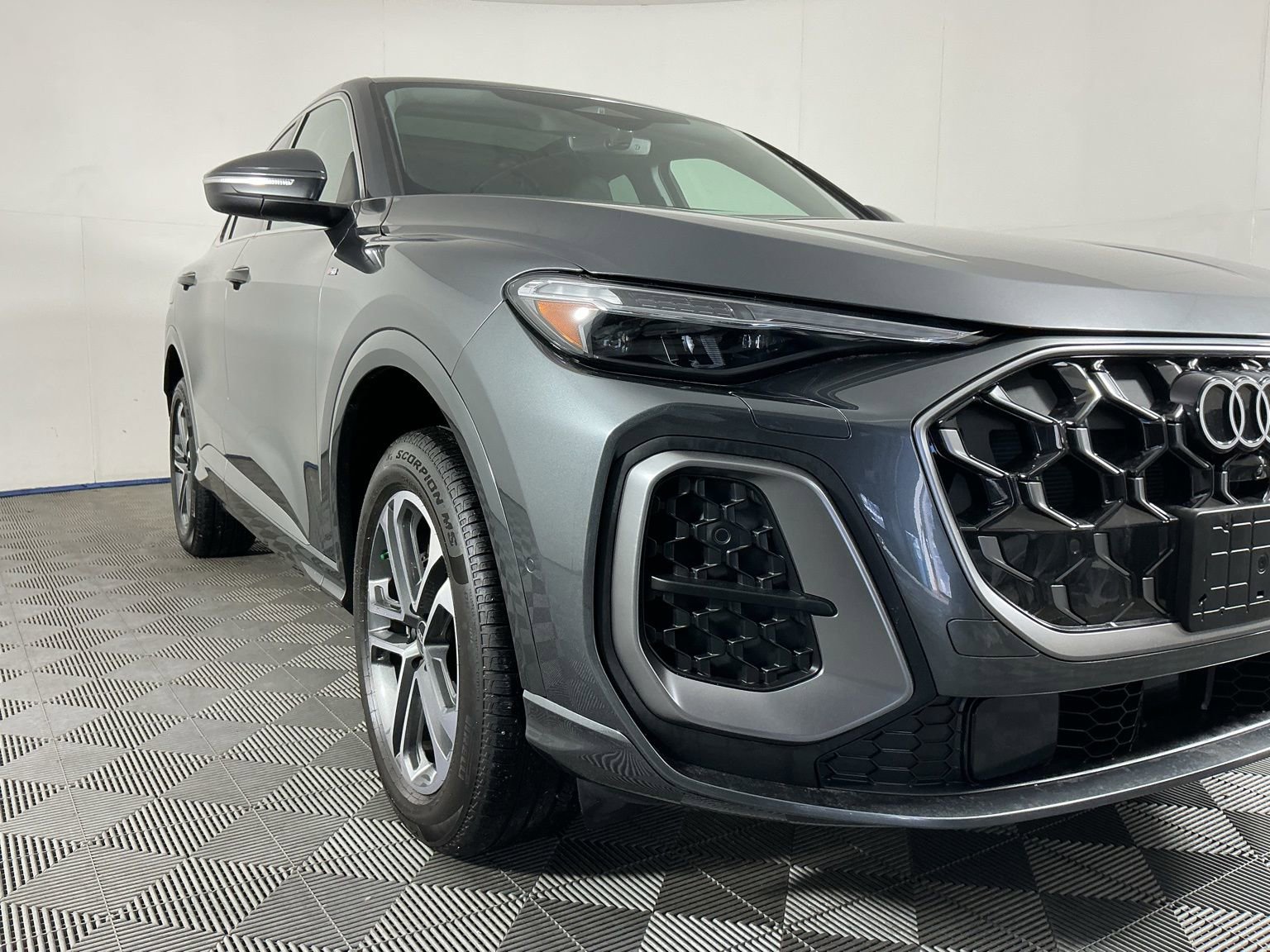 Used 2025 Audi Q5 Premium Plus w/ Premium Plus image 3