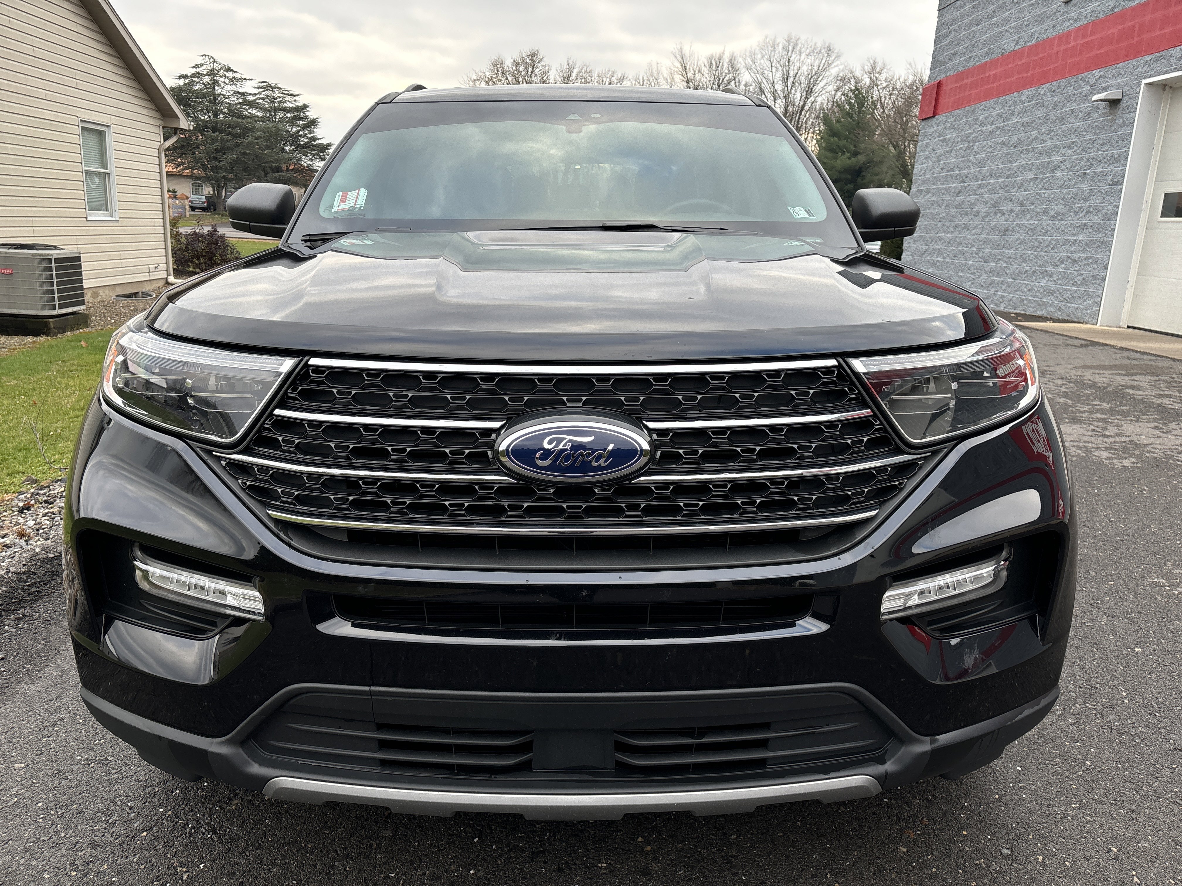 Used 2022 Ford Explorer XLT w/ Equipment Group 202A image 9